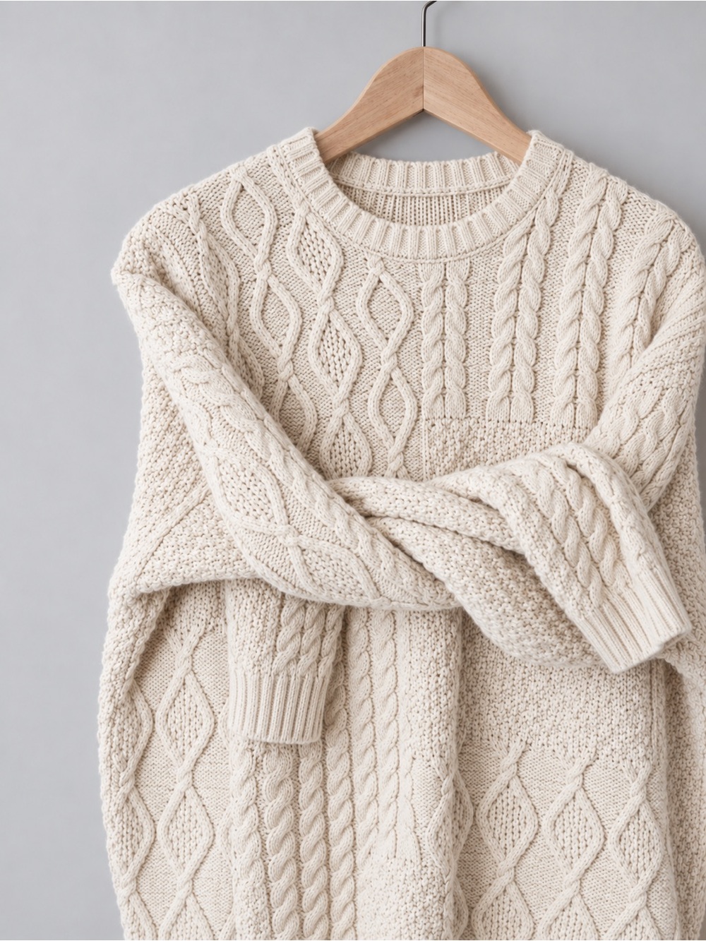 🦅 American Eagle Outfitters Cable Knit Sweater - Cream